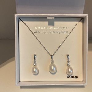 Necklace and matching earrings with pearls and white topaz.